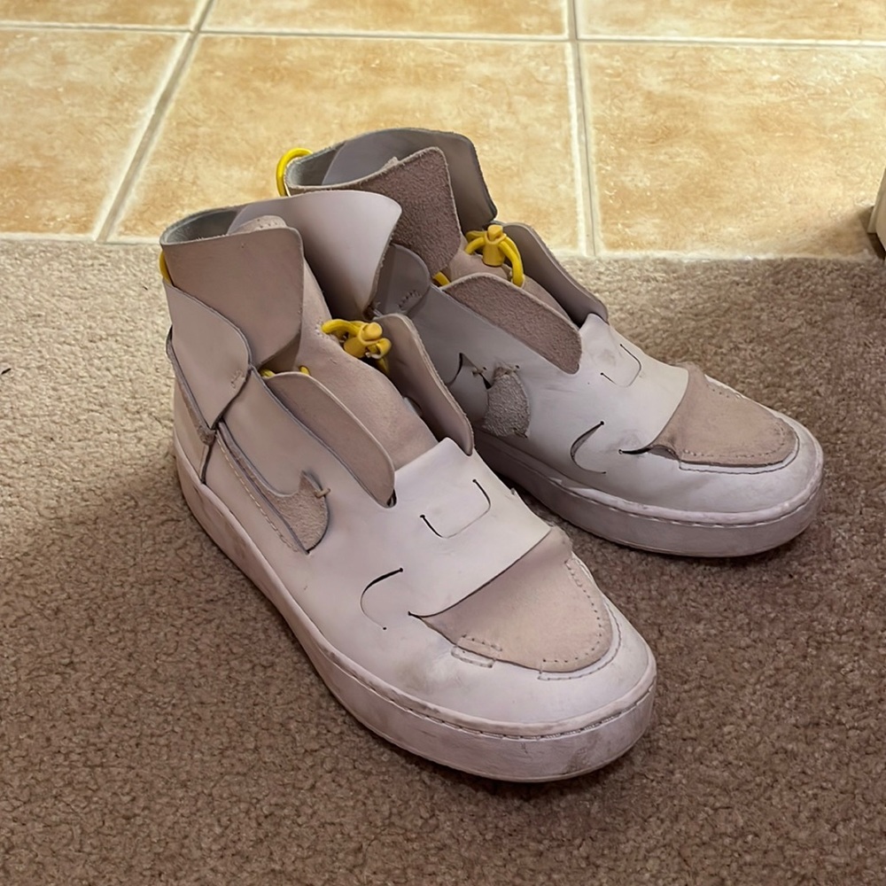 High top Nike